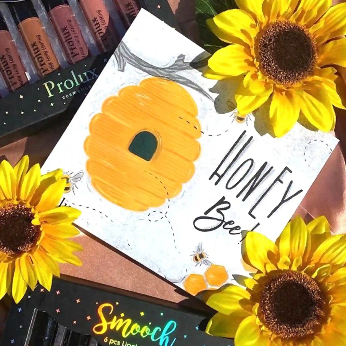 Honey Bee Eyeshadow palette, best natural eyeshadow palette, matte eyeshadow palette, eyeshadow palette sparkly, shimmer eyeshadow palette, modern eyeshadow palette