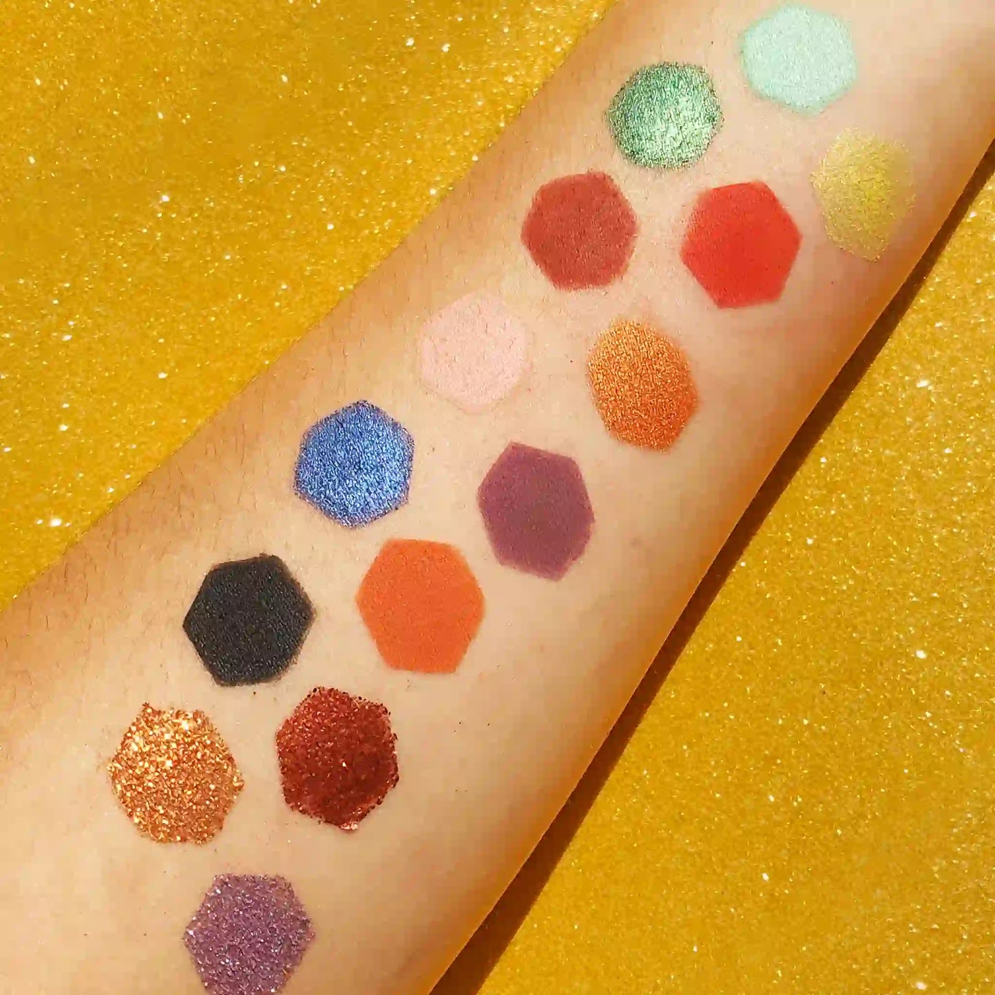 Honey Bee Eyeshadow palette, best natural eyeshadow palette, matte eyeshadow palette, eyeshadow palette sparkly, shimmer eyeshadow palette, modern eyeshadow palette
