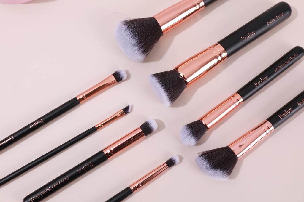Deluxe Face and Eye Brush set