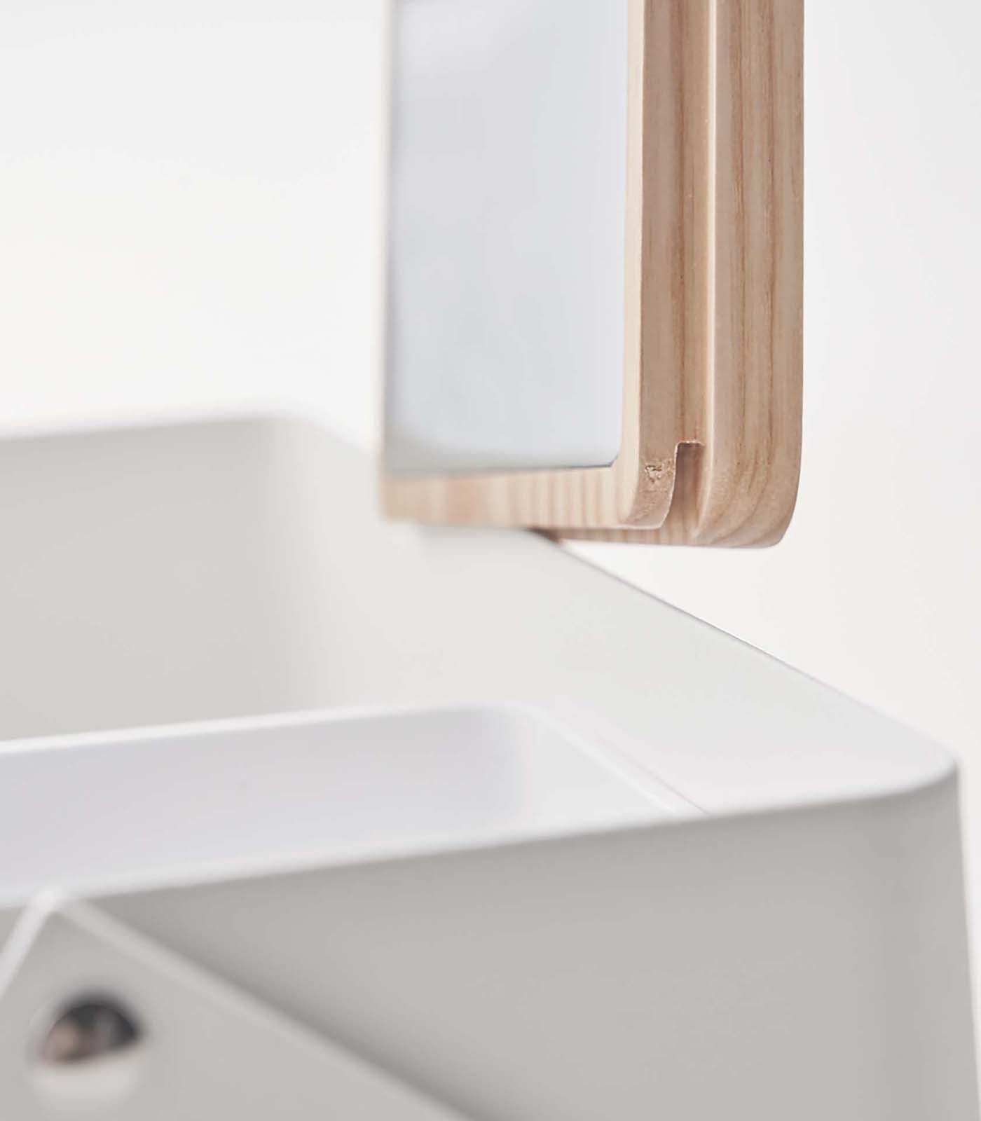 Organizador de Maquillaje con Espejo - Acero + Madera