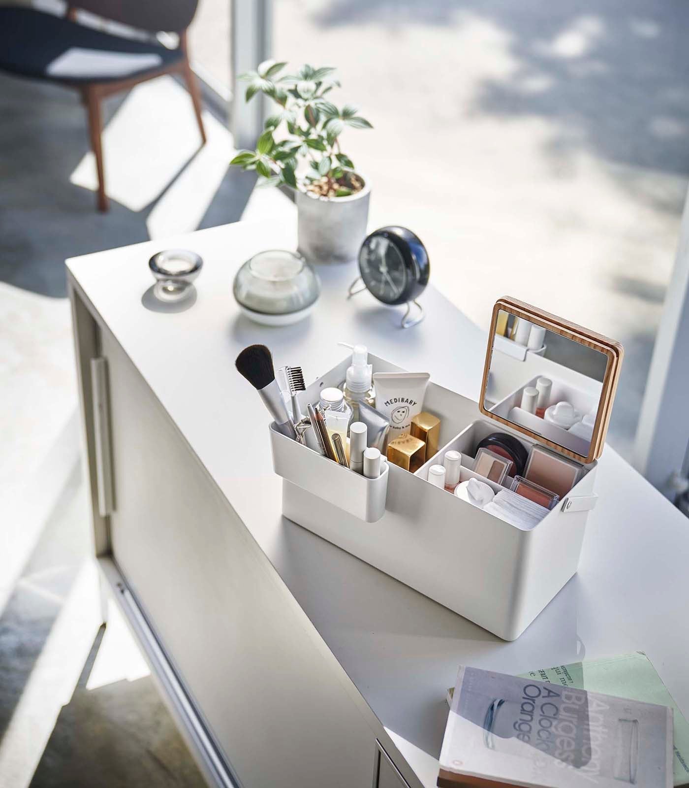 Organizador de Maquillaje con Espejo - Acero + Madera