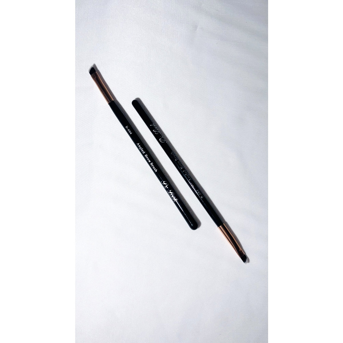 Cepillo para cejas en ángulo